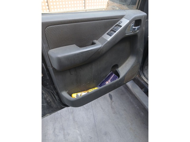 Recambio de guarnecido puerta delantera izquierda para nissan navara np300 (d40) 2.5 dci 4wd referencia OEM IAM   
