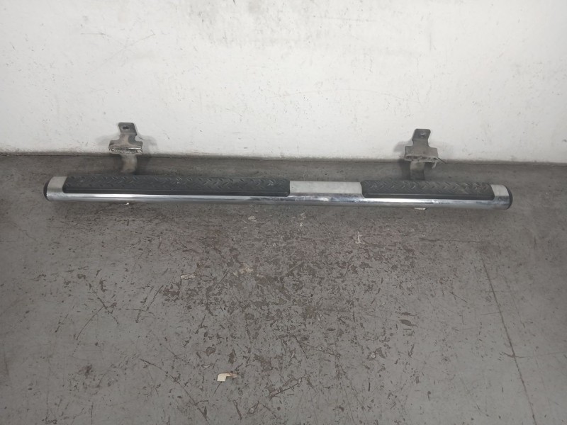 Recambio de estribo para jeep commander 3.0 crd cat referencia OEM IAM   TIENE GOLPE