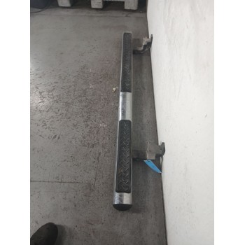 Recambio de estribo para jeep commander 3.0 crd cat referencia OEM IAM   TIENE GOLPE