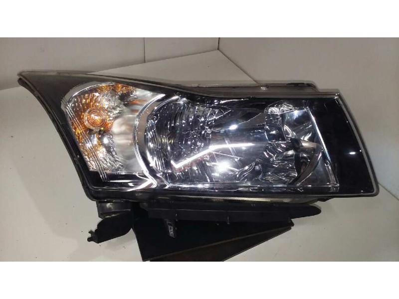 Recambio de faro derecho para chevrolet cruze ls referencia OEM IAM  TOCADO 