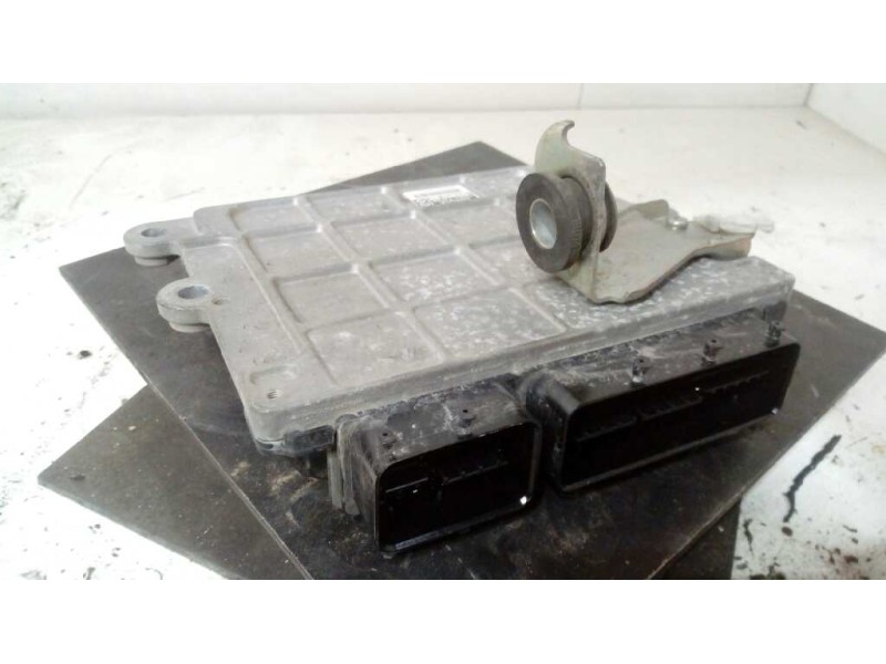 Recambio de centralita motor uce para toyota iq básico referencia OEM IAM 8966174040  