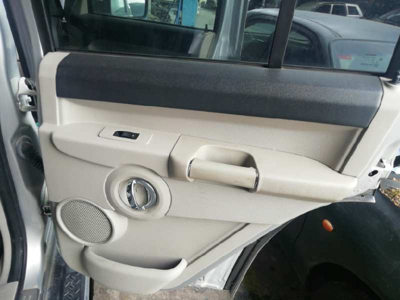Recambio de guarnecido puerta trasera derecha para jeep commander 3.0 crd cat referencia OEM IAM   