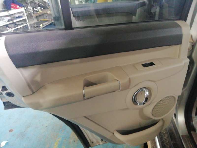 Recambio de guarnecido puerta trasera izquierda para jeep commander 3.0 crd cat referencia OEM IAM   