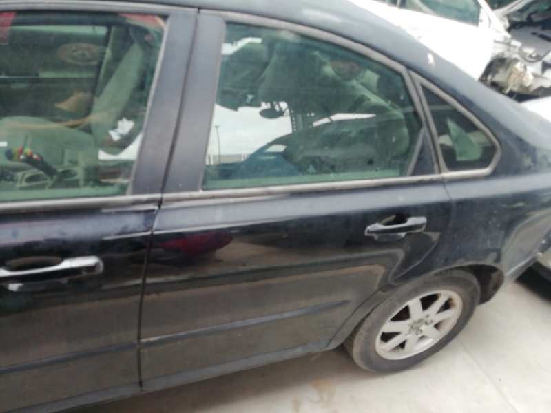 Recambio de puerta trasera izquierda para volvo s40 berlina 1.6 d kinetic referencia OEM IAM   