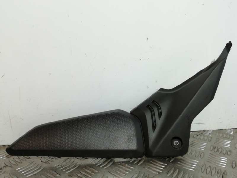 Recambio de moldura para honda cbr 650r cbr 650r referencia OEM IAM 83611MKYD500  LATERAL IZQUIERDA