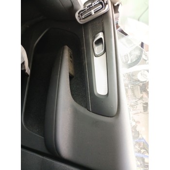 GUARNECIDO PUERTA DELANTERA DERECHA 