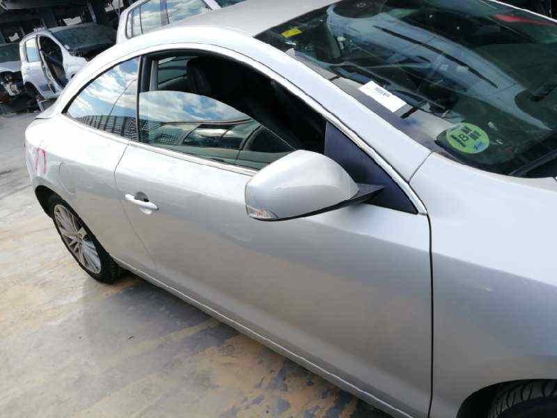 Recambio de puerta delantera derecha para renault laguna coupe gt referencia OEM IAM  NO INCLUYE ACCESORIOS 