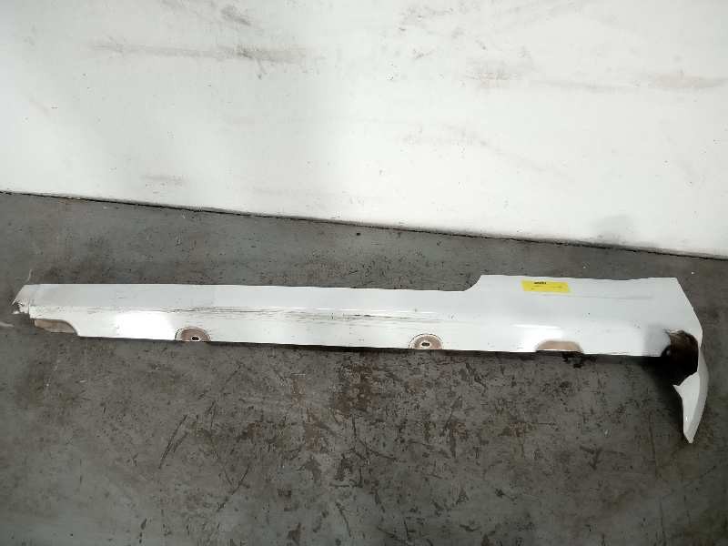 Recambio de faldon lateral para ford focus berlina (cap) ambiente (d) referencia OEM IAM  3 PUERTAS 