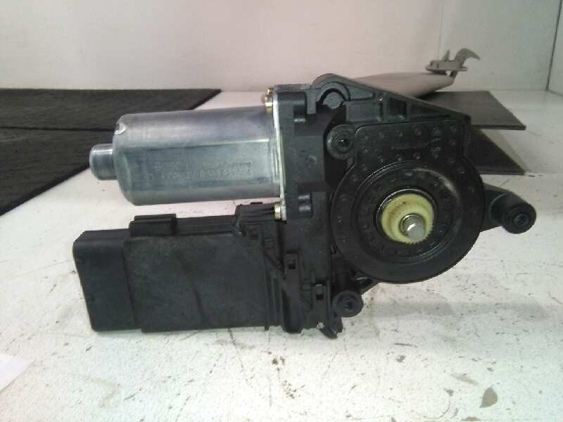 Recambio de motor elevalunas delantero derecho para volkswagen passat berlina (3b3) highline 4motion referencia OEM IAM   