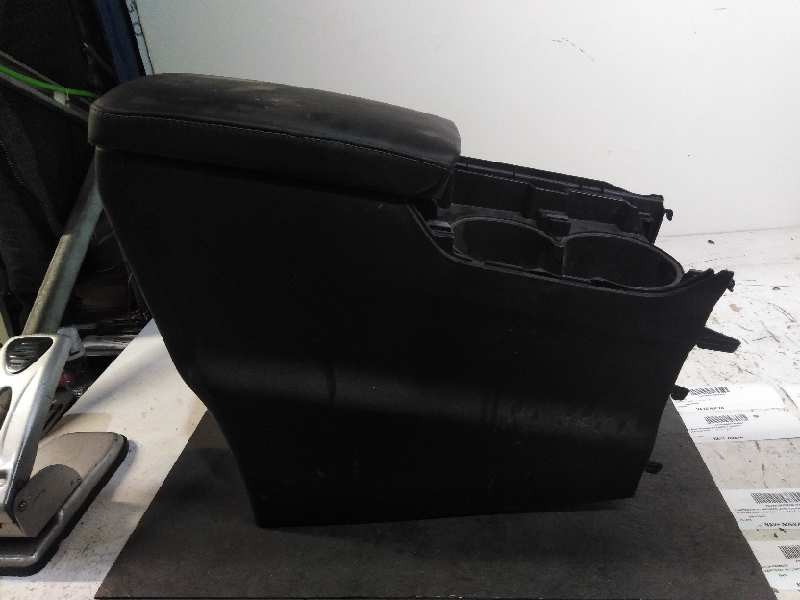 Recambio de apoyabrazos central para lexus ct 200h referencia OEM IAM   