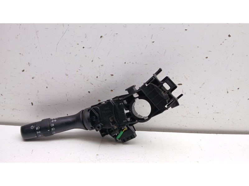 Recambio de mando limpia para toyota yaris hybrid active referencia OEM IAM 173832  