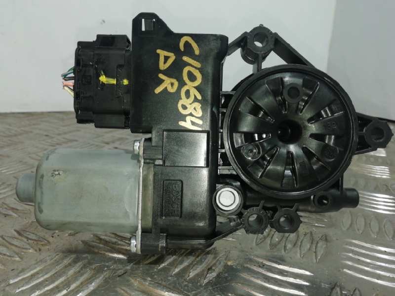 Recambio de motor elevalunas delantero derecho para hyundai i40 comfort referencia OEM IAM 1137328786  