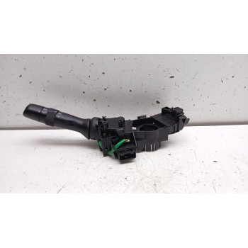 Recambio de mando limpia para toyota yaris hybrid active referencia OEM IAM 173832  