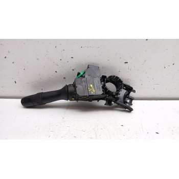 Recambio de mando limpia para toyota yaris hybrid active referencia OEM IAM 173832  