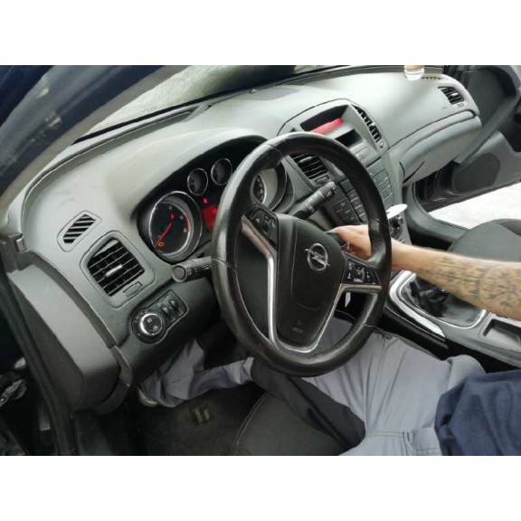 opel insignia berlina del año 2010