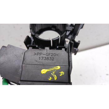 Recambio de mando limpia para toyota yaris hybrid active referencia OEM IAM 173832  