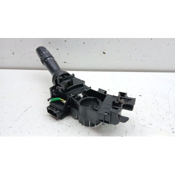 Recambio de mando limpia para toyota yaris hybrid active referencia OEM IAM 173832  