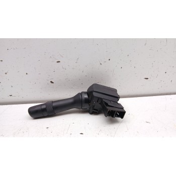 Recambio de mando luces para toyota yaris hybrid active referencia OEM IAM 0d19017f936  