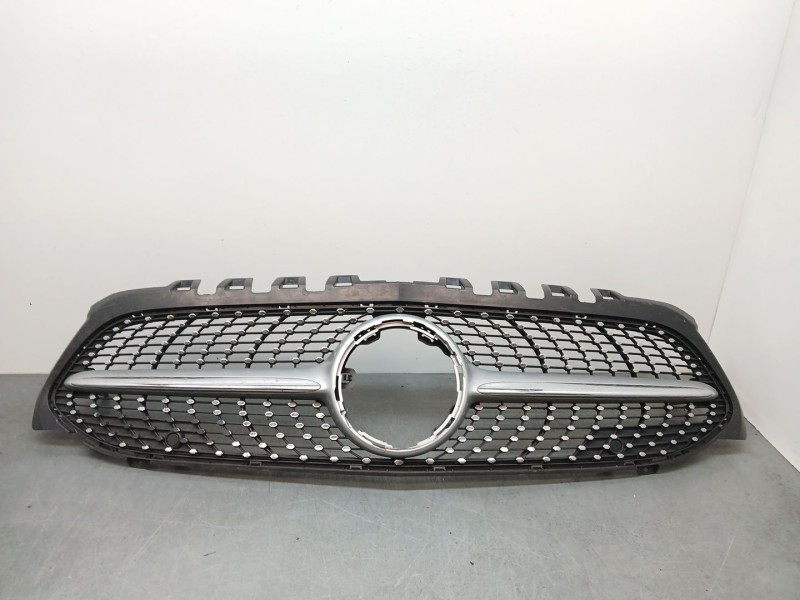 Recambio de rejilla paragolpes delantero para mercedes-benz clase a (w177) a 160 d (177.002) referencia OEM IAM A1778880200  