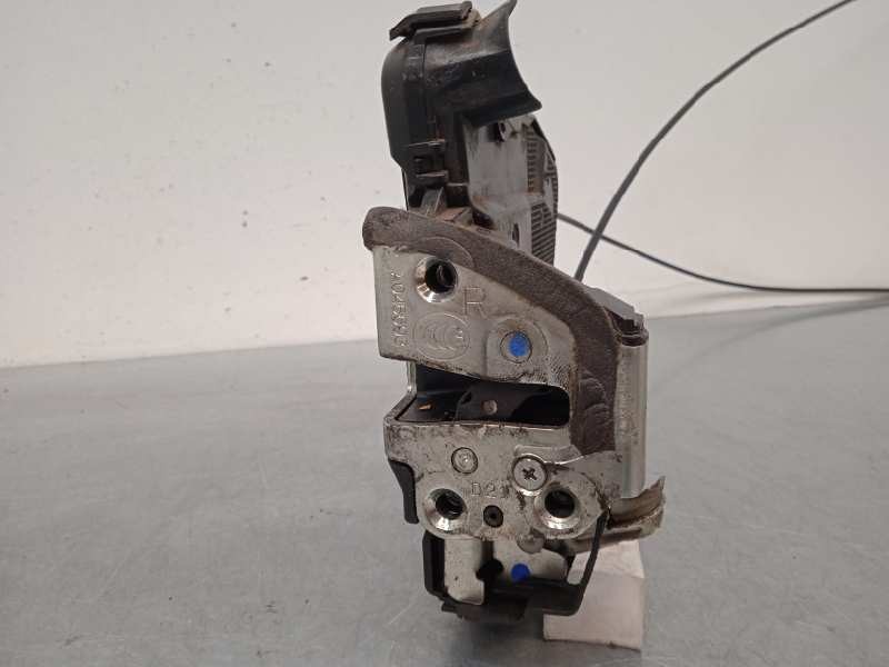 Recambio de cerradura puerta delantera derecha para toyota auris luna referencia OEM IAM A046693  2 PINS