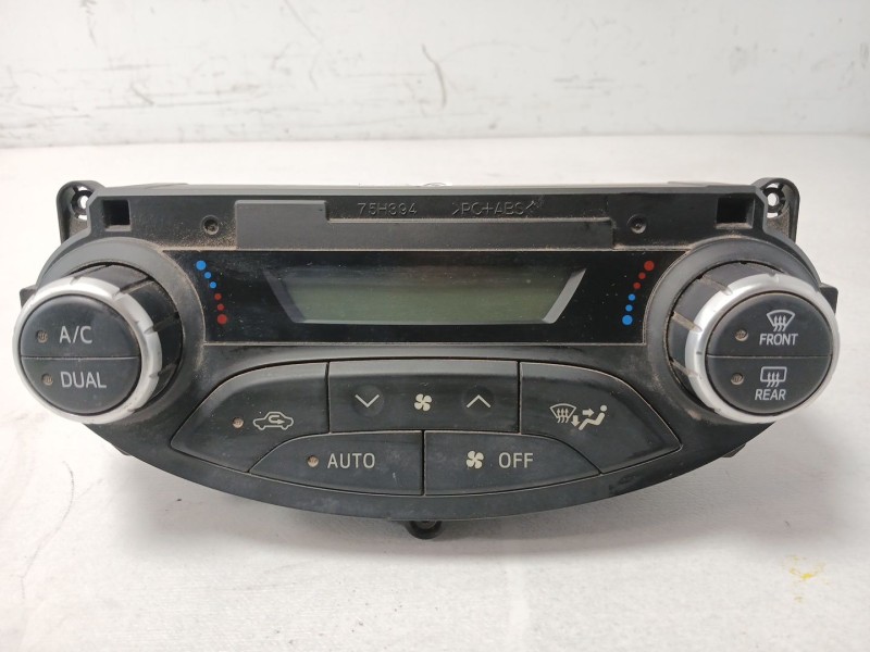 Recambio de mando climatizador para toyota yaris hybrid active referencia OEM IAM 559000d800  
