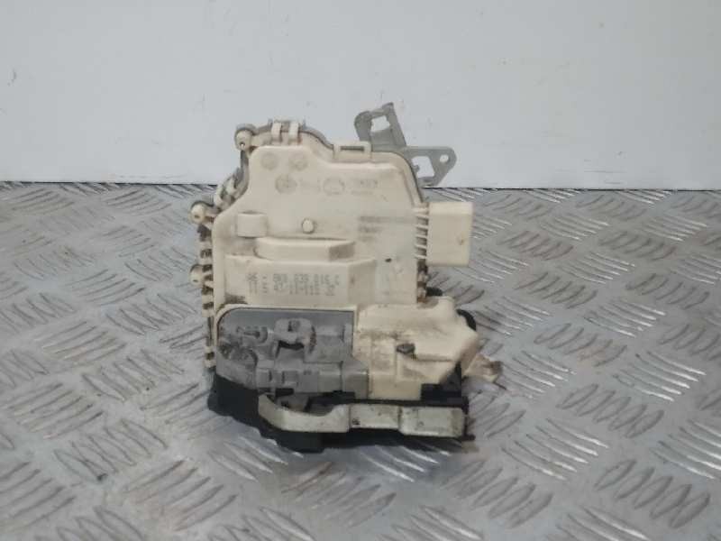 Recambio de cerradura puerta trasera derecha para audi a4 ber. (b8) básico referencia OEM IAM 8K0839016C 6 PINES 
