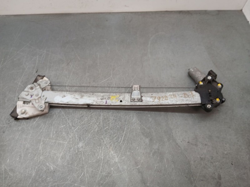 Recambio de elevalunas delantero izquierdo para honda hr-v (ru) 1.5 (ru1) referencia OEM IAM T7WFLM  