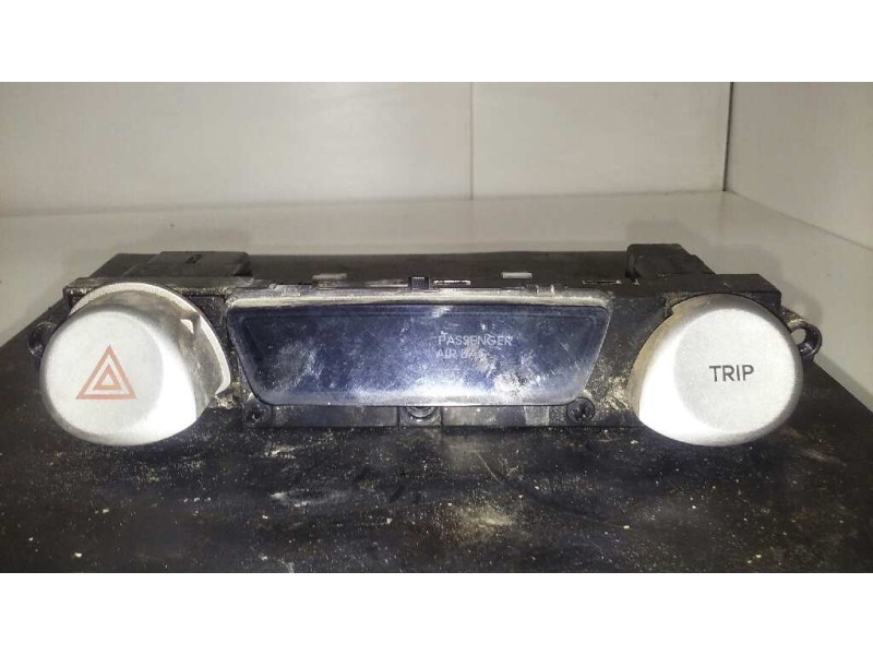 Recambio de warning para hyundai i20 comfort referencia OEM IAM 937701J100  