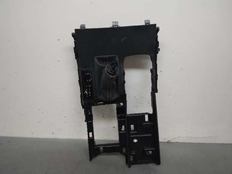 Recambio de modulo electronico para lexus is 300h referencia OEM IAM 76H710 5882153190 C/ CONSOLA