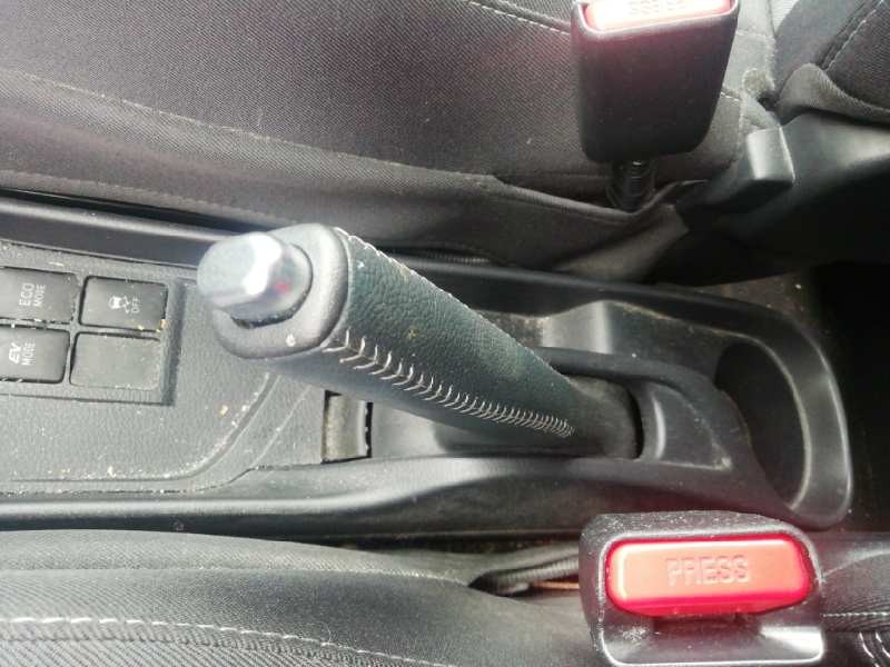 Recambio de palanca freno de mano para toyota yaris hybrid active referencia OEM IAM   