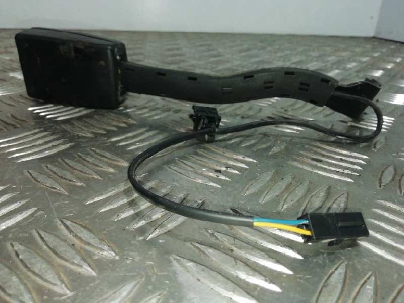 Recambio de enganche cinturon para seat leon (1p1) 1.9 tdi referencia OEM IAM 5P0857756F DELANTERO DERECHO 