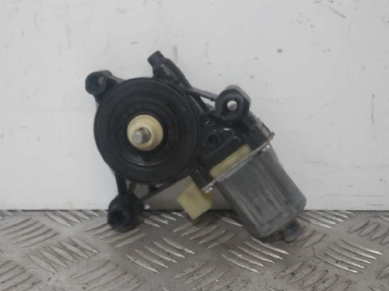 Recambio de motor elevalunas delantero derecho para seat leon (kl1) xcellence referencia OEM IAM 5Q0959801C 2 PINES 