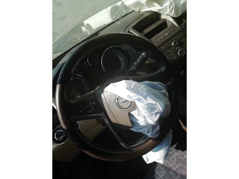 Recambio de volante para opel insignia berlina cosmo referencia OEM IAM 81825480 CUERO MARRON DESGASTADO