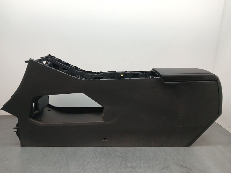 Recambio de apoyabrazos central para omoda 5 referencia OEM IAM T19C5401611  