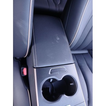 Recambio de apoyabrazos central para omoda 5 referencia OEM IAM T19C5401611  