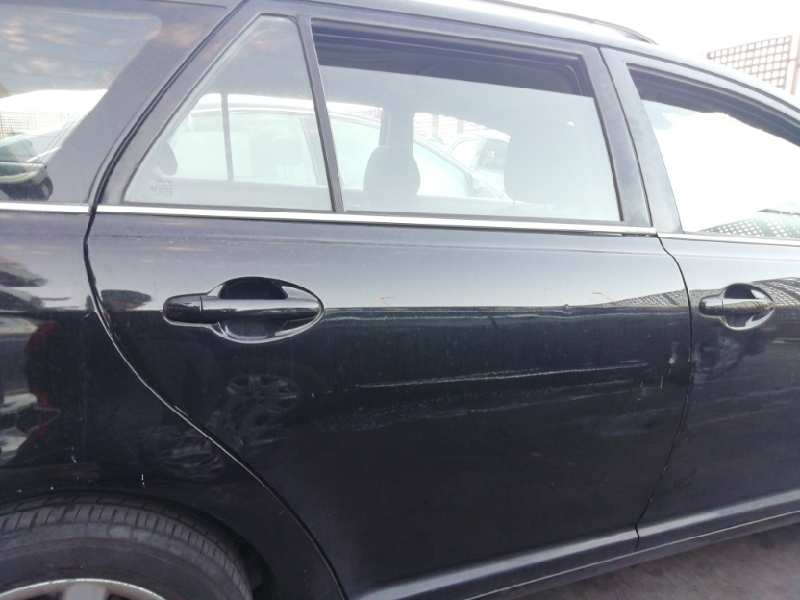 Recambio de puerta trasera derecha para toyota avensis wagon (t25) 2.0 d-4d executive referencia OEM IAM  CON DESPERFECTOS 