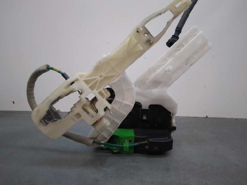 Recambio de cerradura puerta delantera derecha para hyundai i40 comfort referencia OEM IAM 814203Z000 4 PINES CON SOPORTE MANETA