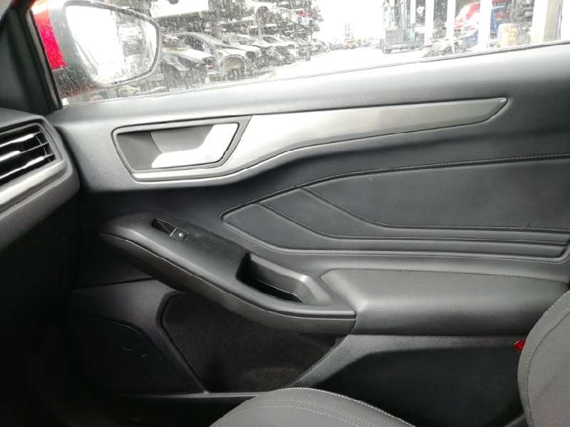 Recambio de guarnecido puerta delantera derecha para ford focus titanium referencia OEM IAM JX7BA23942AK3ZHE  