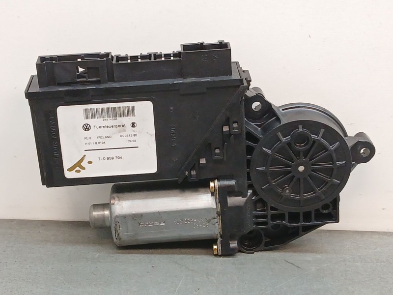 Recambio de motor elevalunas trasero derecho para volkswagen touareg (7la) tdi r5 referencia OEM IAM 7l0959794  