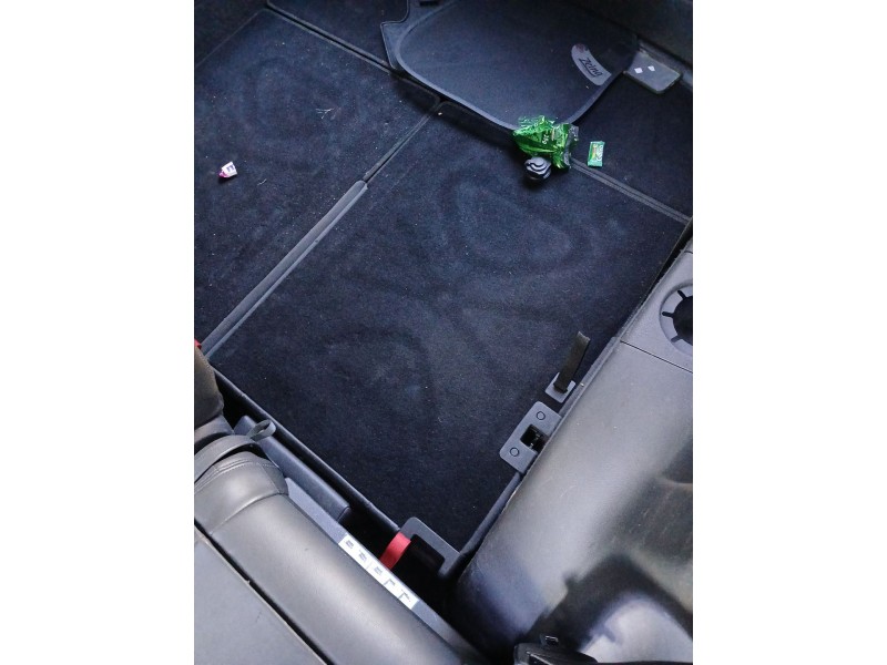 Recambio de asientos tercera fila para volkswagen touran (1t3) 2.0 tdi referencia OEM IAM   