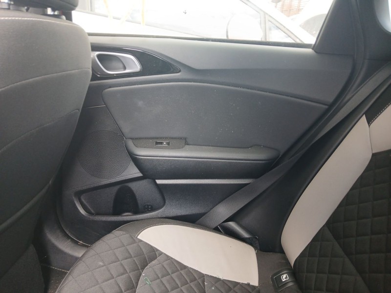 Recambio de guarnecido puerta trasera derecha para kia ceed gt line referencia OEM IAM   