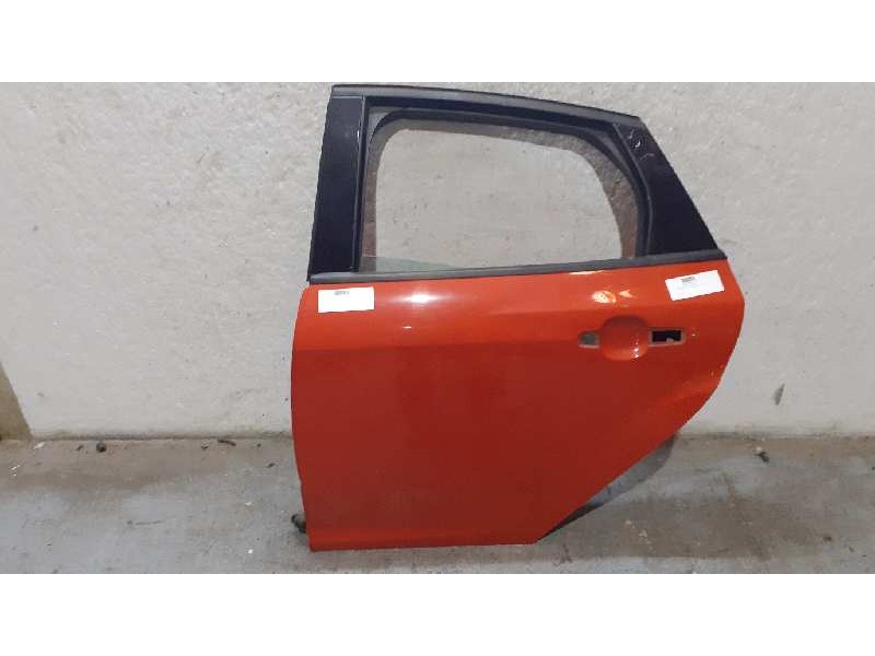 Recambio de puerta trasera izquierda para ford focus lim. (cb8) edition referencia OEM IAM PBM51A24631BF ROJA 