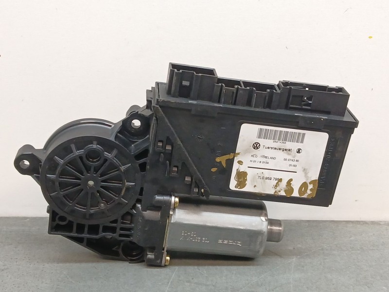 Recambio de motor elevalunas delantero izquierdo para volkswagen touareg (7la) tdi r5 referencia OEM IAM 7l0959795  0130821765