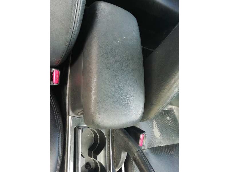 Recambio de apoyabrazos central para mazda 6 berlina (gg) 2.0 crtd 143 active (5-ptas.) referencia OEM IAM GJ6A64361  