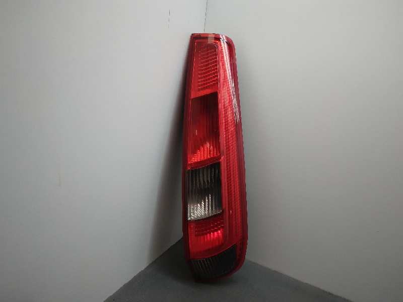 Recambio de piloto trasero derecho para ford fiesta (cbk) ghia referencia OEM IAM 1324561  