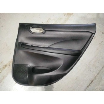 GUARNECIDO PUERTA TRASERA DERECHA 