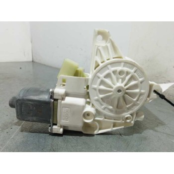 MOTOR ELEVALUNAS DELANTERO DERECHO A2048200242 5 PIN 0130822502