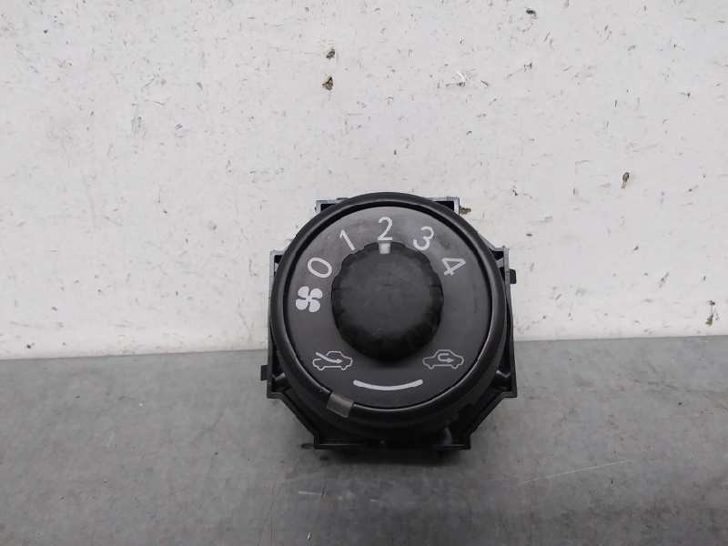Recambio de mando calefaccion / aire acondicionado para toyota iq básico referencia OEM IAM 758857 VELOCIDADES VENTILADOR