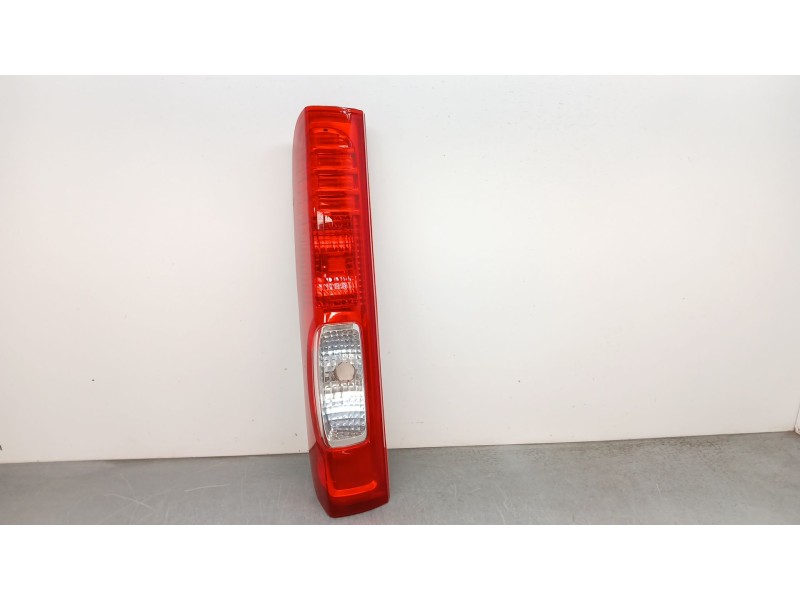 Recambio de piloto trasero izquierdo para renault trafic combi (ab 4.01) referencia OEM IAM 2654500Q0A  16538635