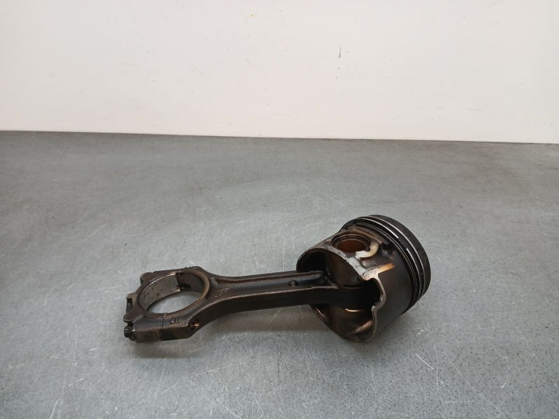 Recambio de piston para hyundai i40 i (vf) 1.7 crdi referencia OEM IAM D4FE x1 con biela